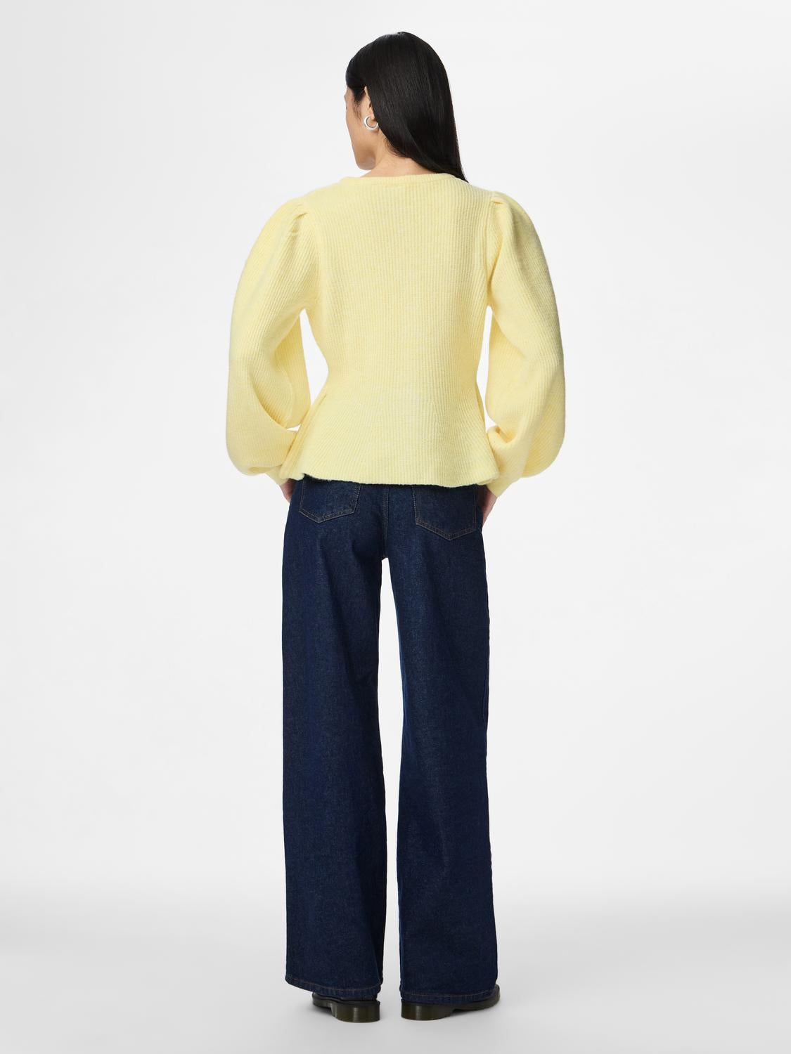 model_shot-back